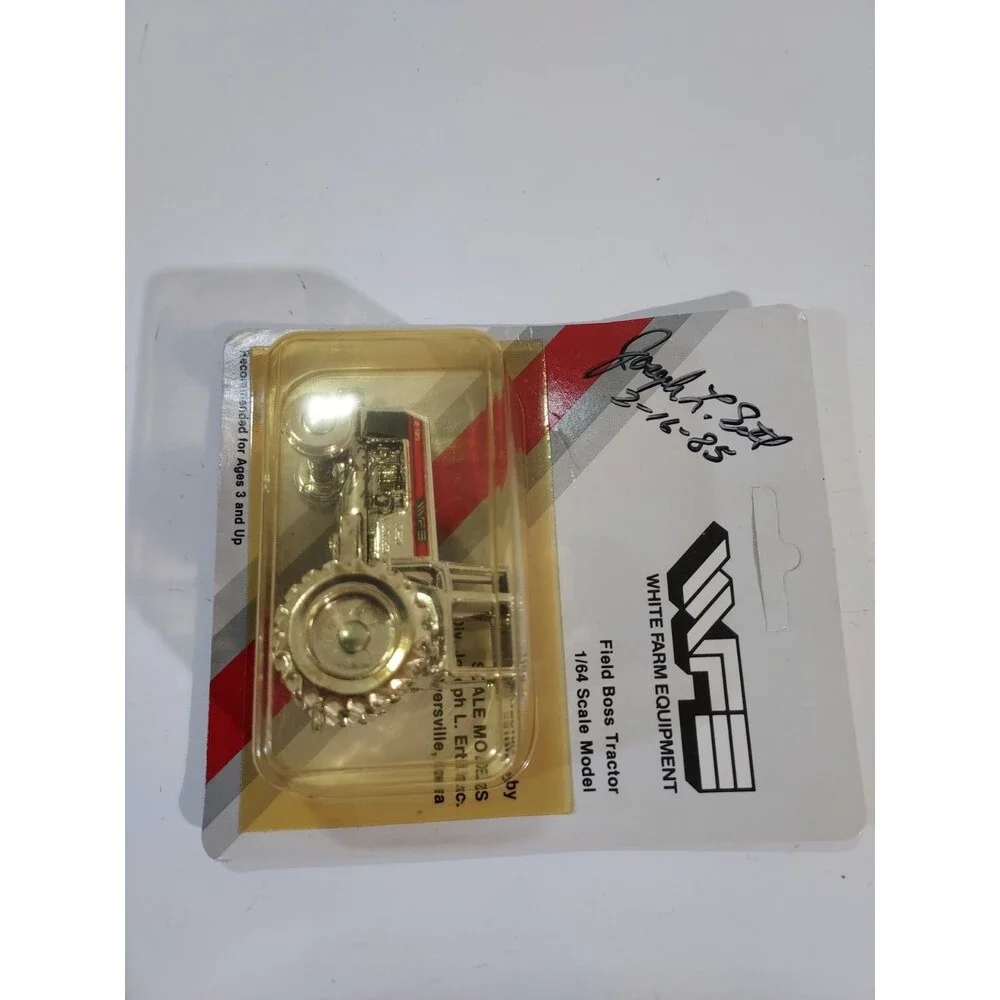 NIP Scale Models 1st White New Idea 1/64 Gold Field Boss 2-135 Farm Tractor Sign
